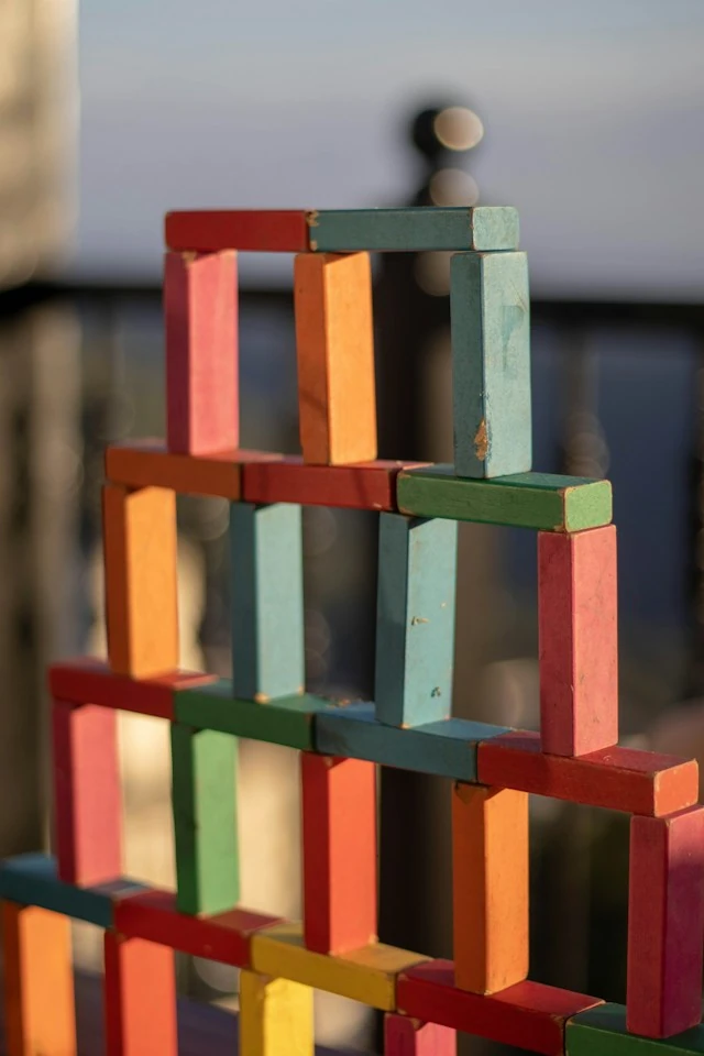 Exemplos de brinquedos e materiais não estruturados